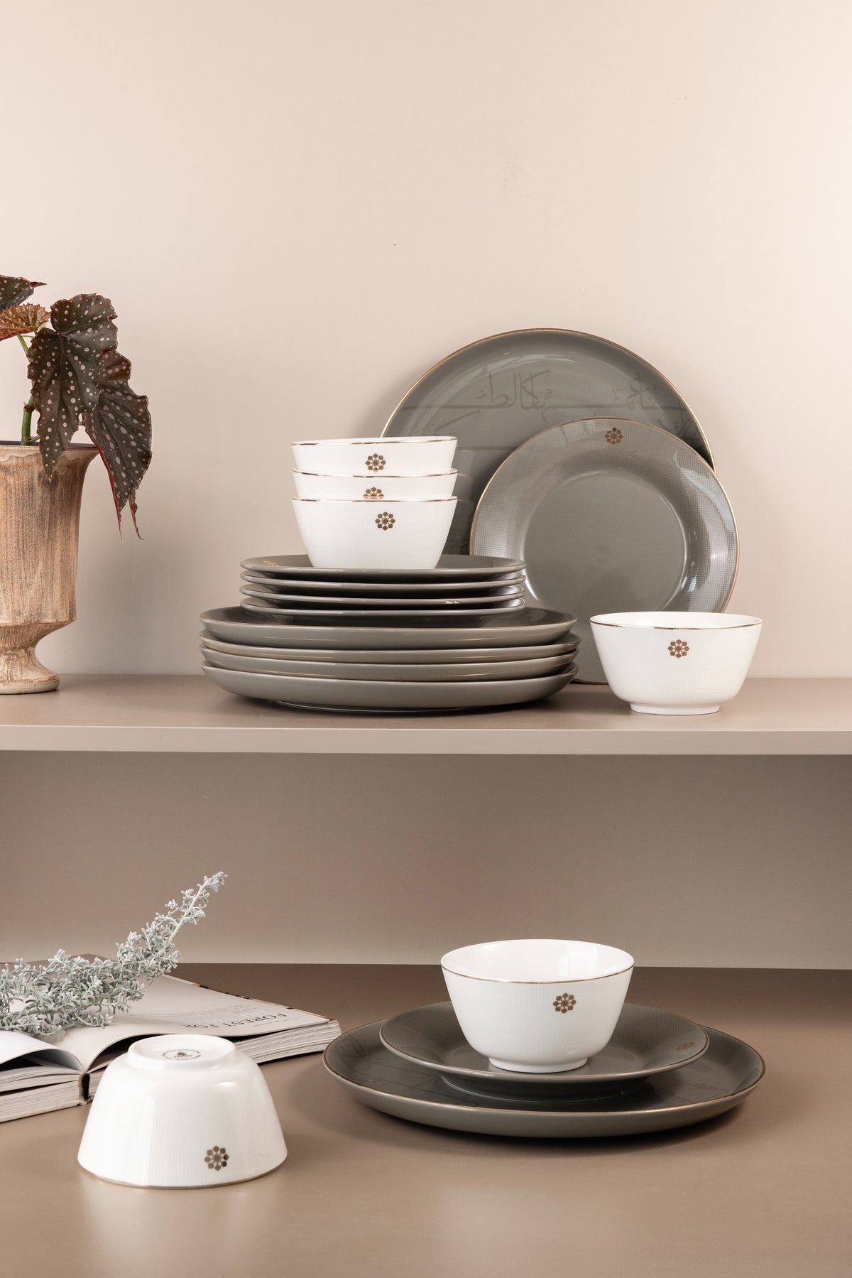 Porcelain Dining Set 18-Piece with Floral Motif — Otantik