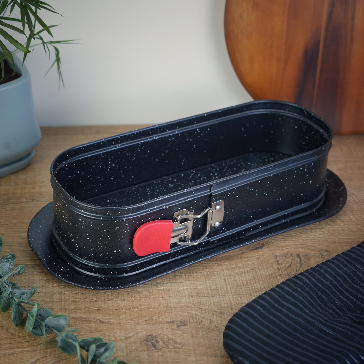 A Home Cake Pan