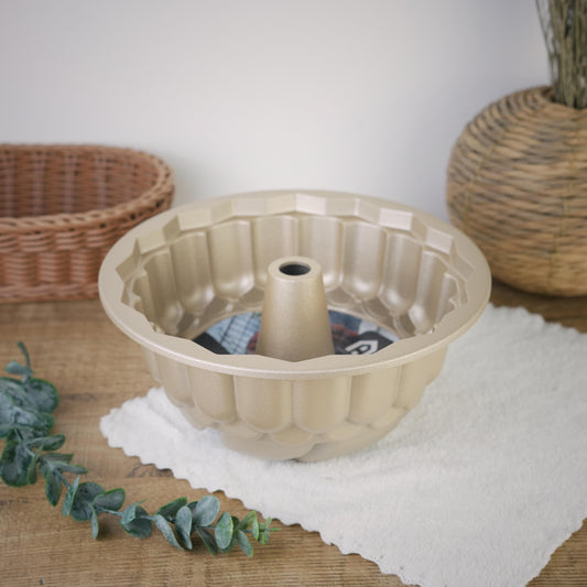 A Home Metal Cake Pan