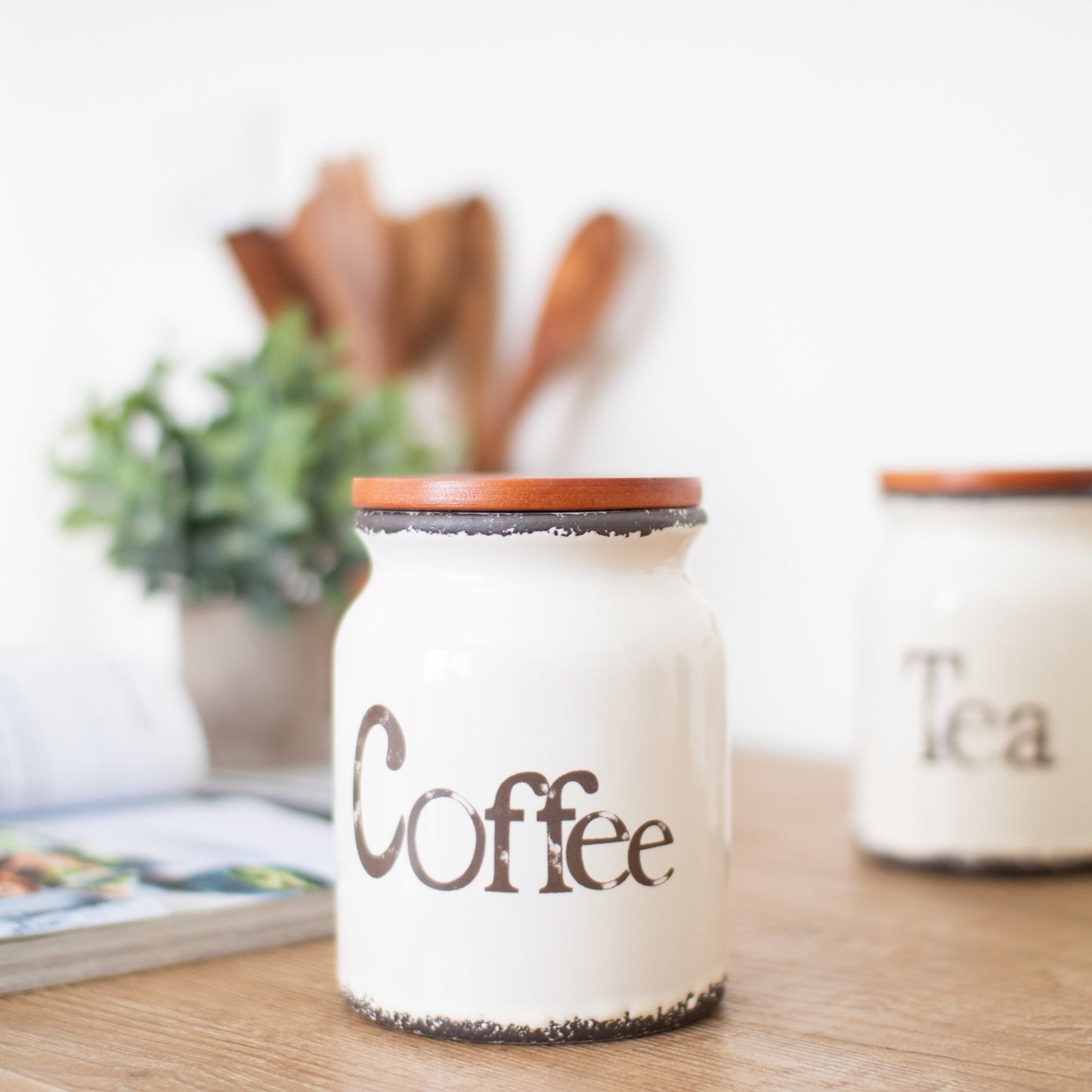 Porcelain spice set
