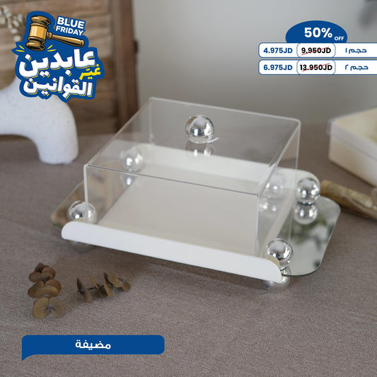 مضيفة بغطاء أكريليك