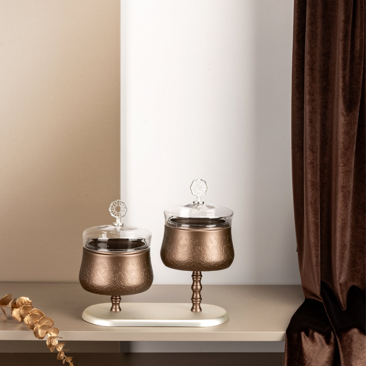 Nut serving set