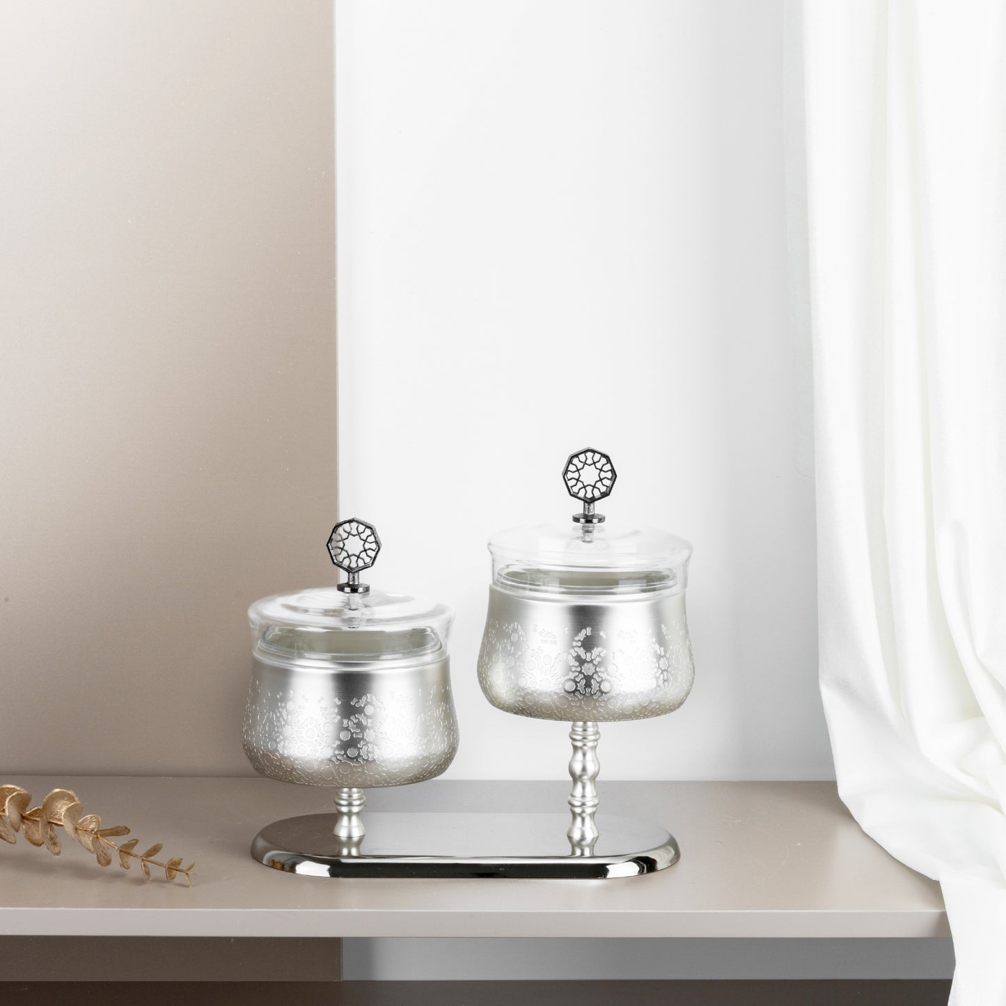 Nut serving set