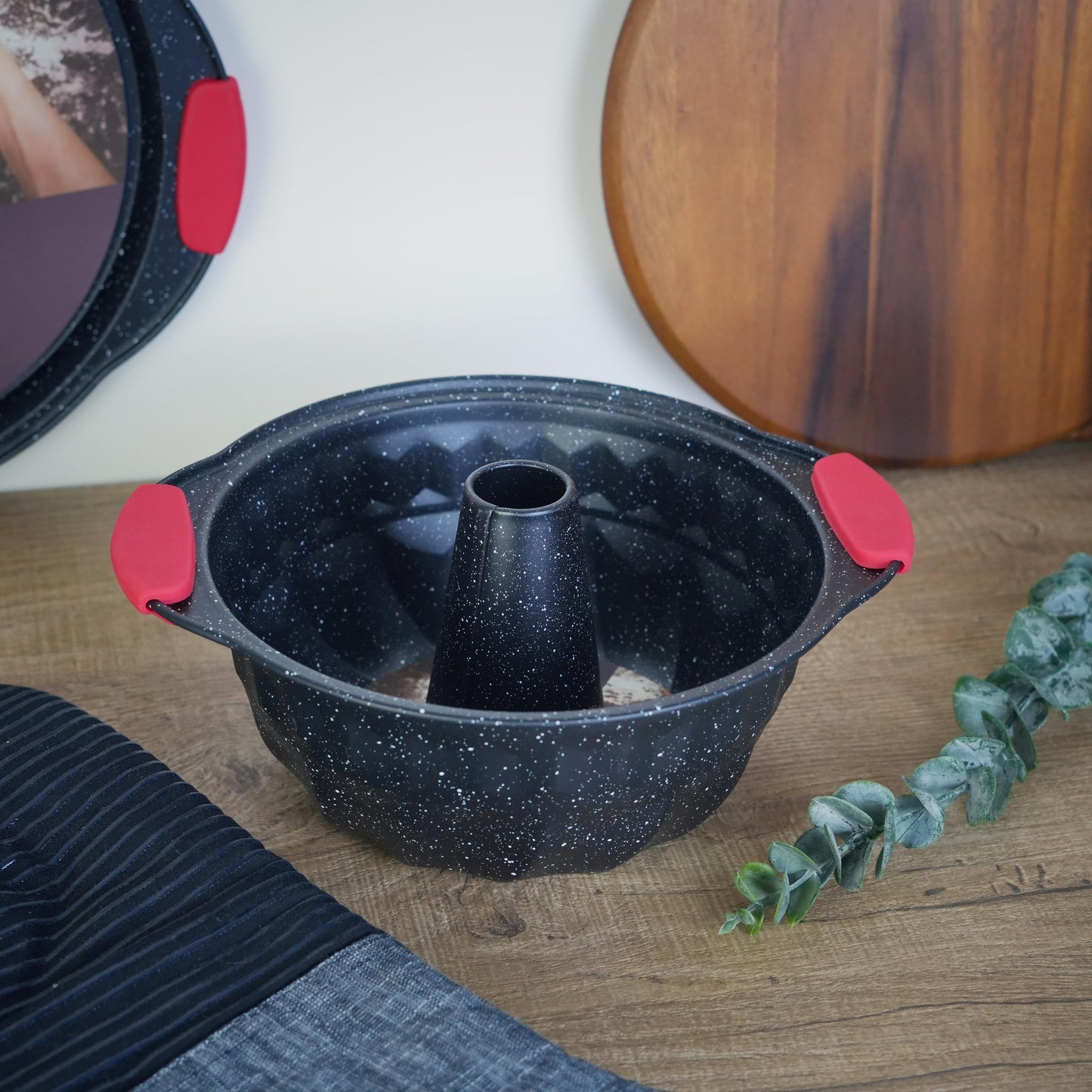 A Home Granite Cake Pan